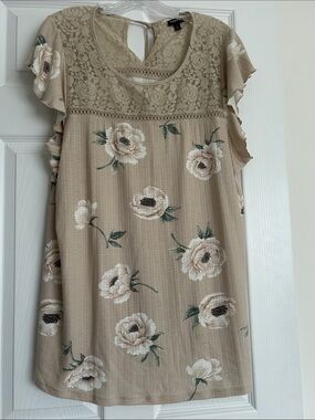 torrid Beige Floral Lace Yoke Short Sleeve Top